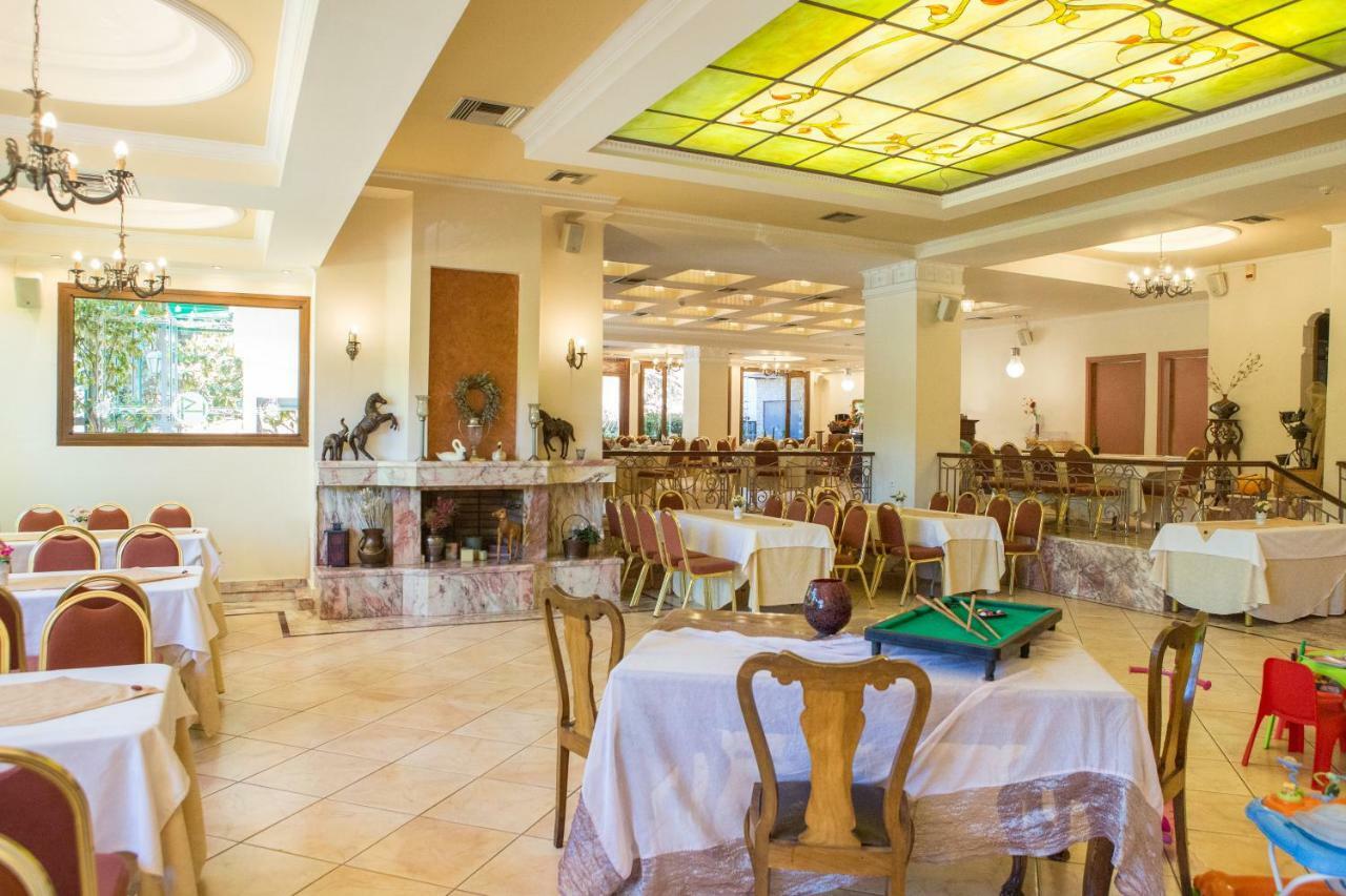 Hotel Pella Janicá Kültér fotó
