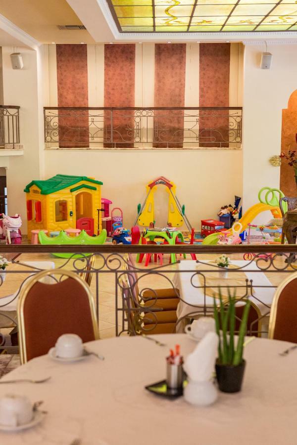 Hotel Pella Janicá Kültér fotó